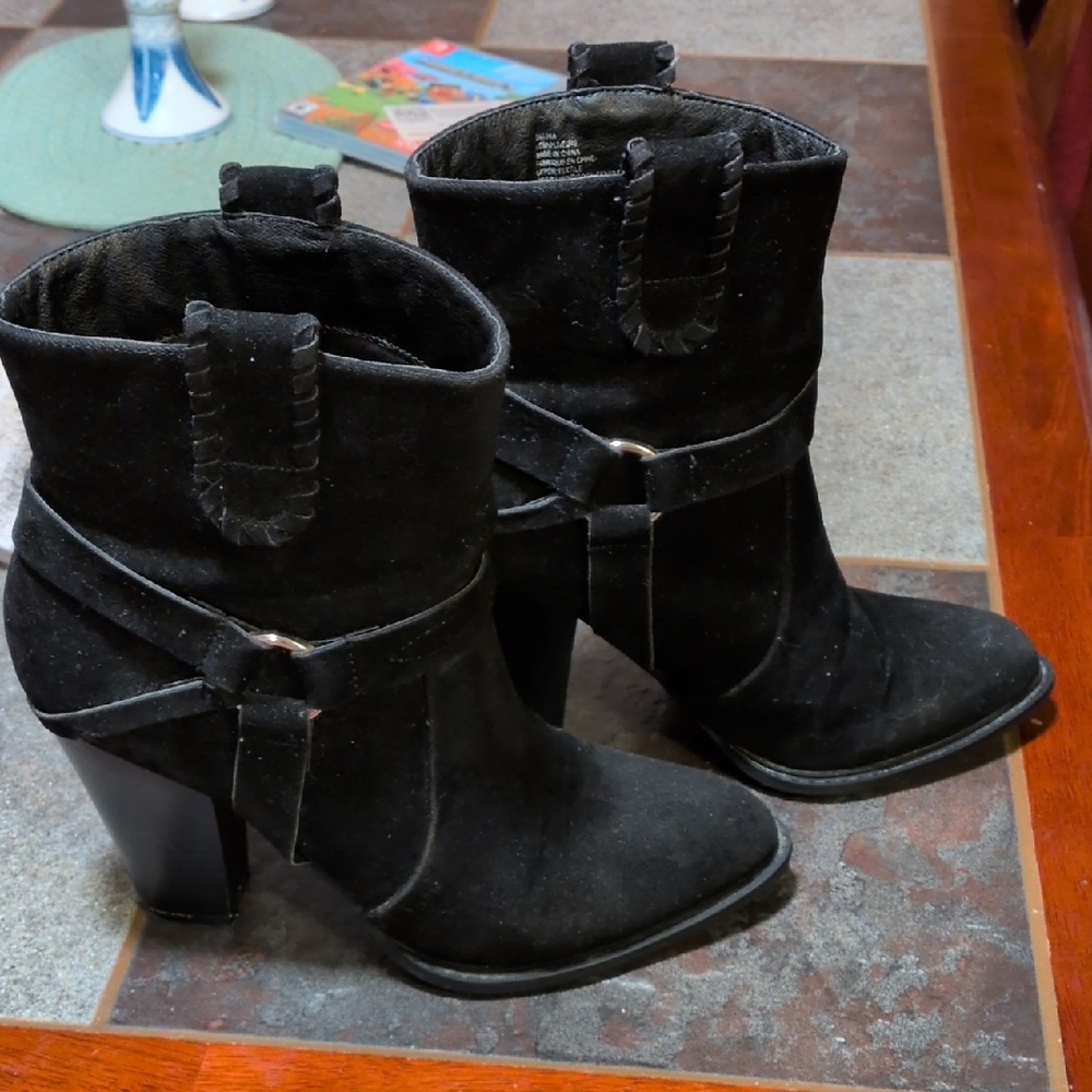 Chic Black Suede Heeled Boots